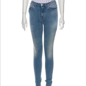 Acne Studios light wash skinny jeans SZ 24🤩